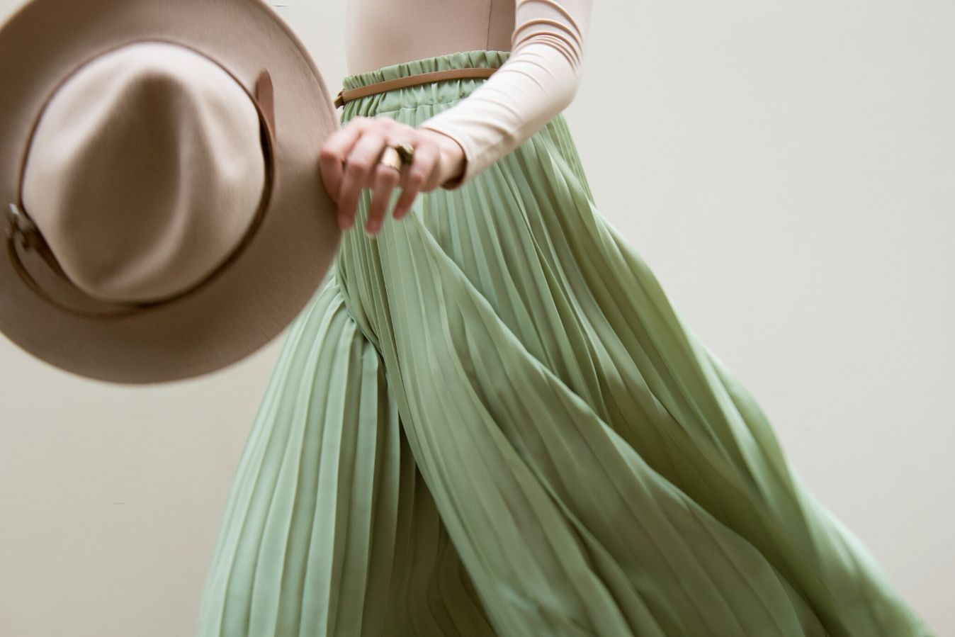 http://fabricwholesaledirect.com/cdn/shop/articles/fashion-skirt-green_3c482aa8-b9d8-4d59-9a32-93d4f611fd19.jpg?v=1612475689